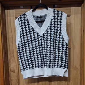 SHEIN Black & White Houndstooth V-Neck Sweater Vest